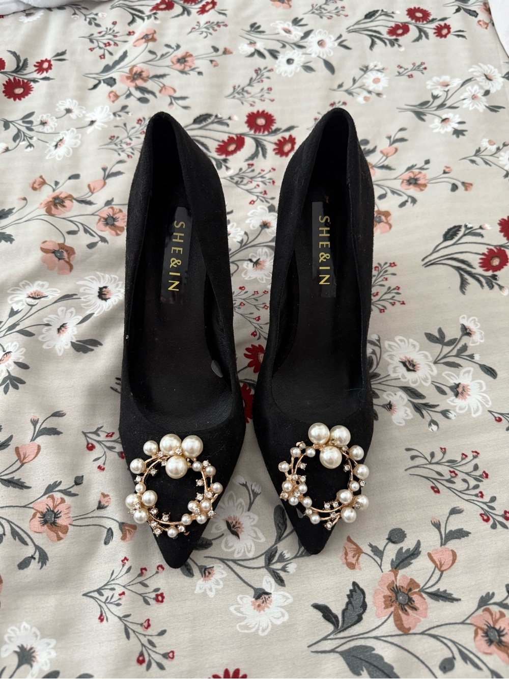 SHEIN Black Pointed Toe Pumps with Pearl Wreath Detail